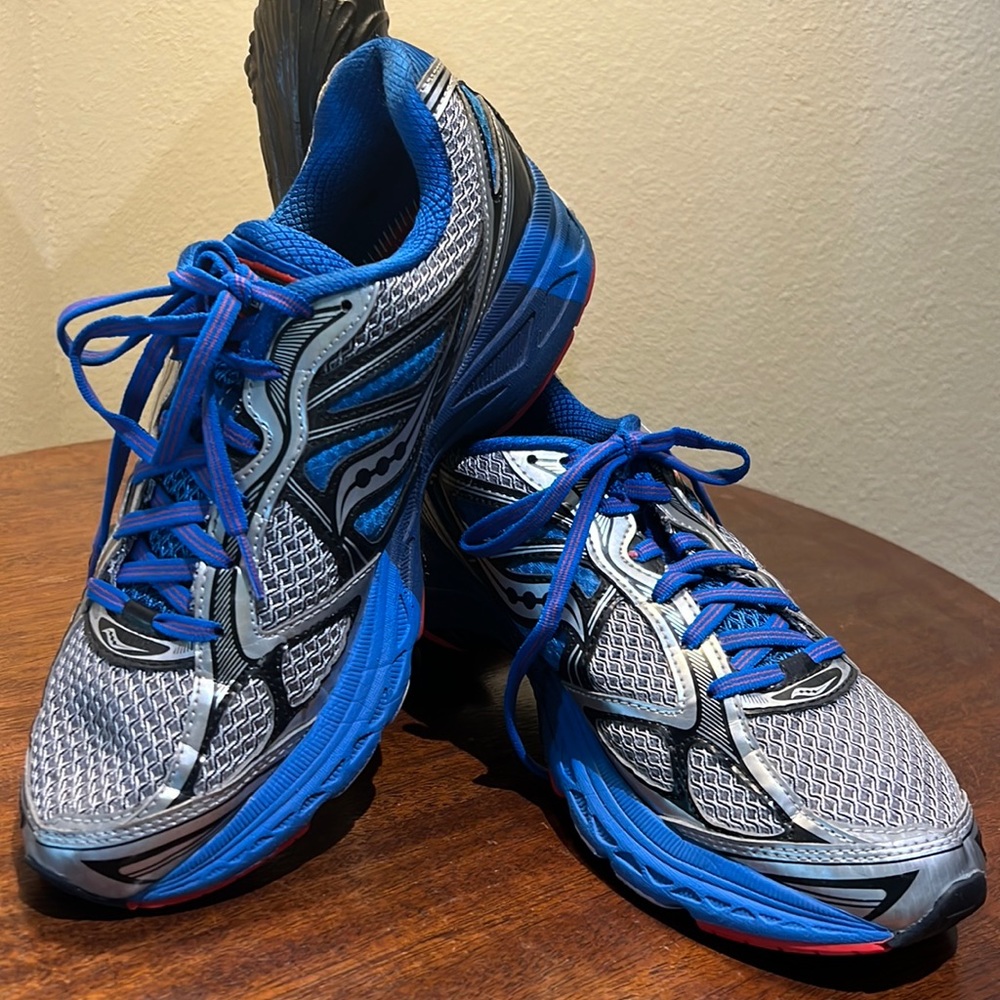 Men’s size 9 Saucony Guide 7 Power Grid  Tennis shoes